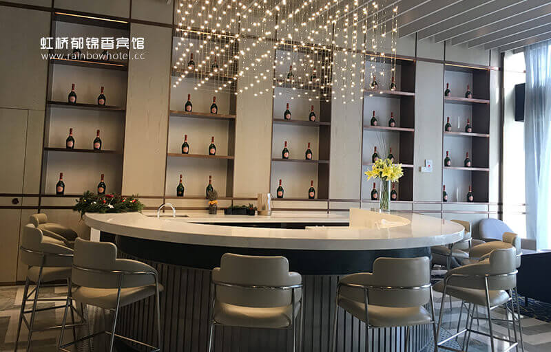 酒吧吧臺(tái)一角